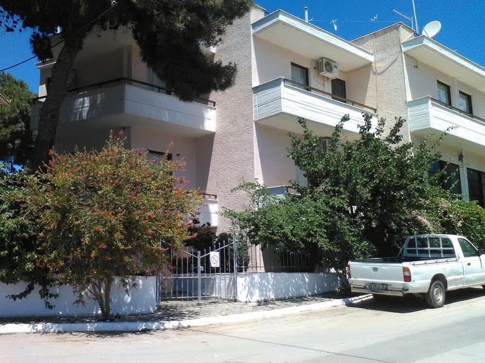Aparthotel Iliahtides Amarynthos Exterior photo